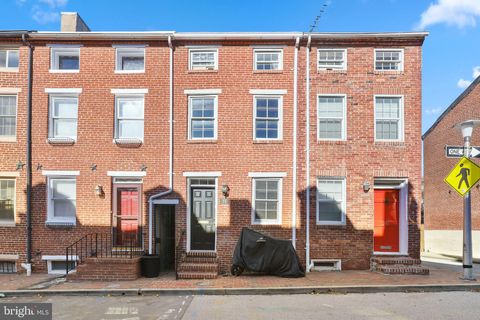 Townhouse For Rent - 24 E Hamburg Street<br/> BALTIMORE, MD 21230