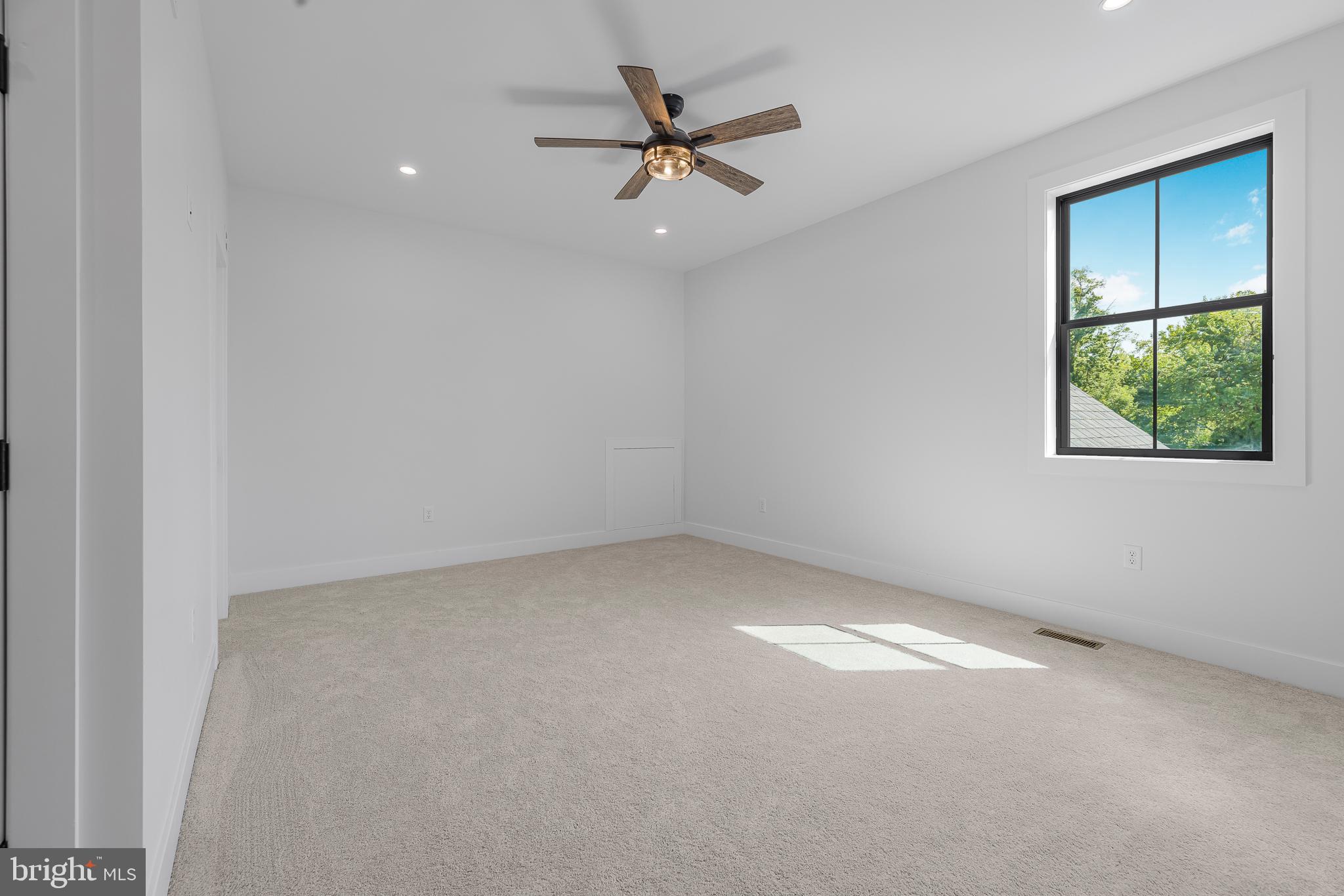 EVERGREEN FARMS - Residential