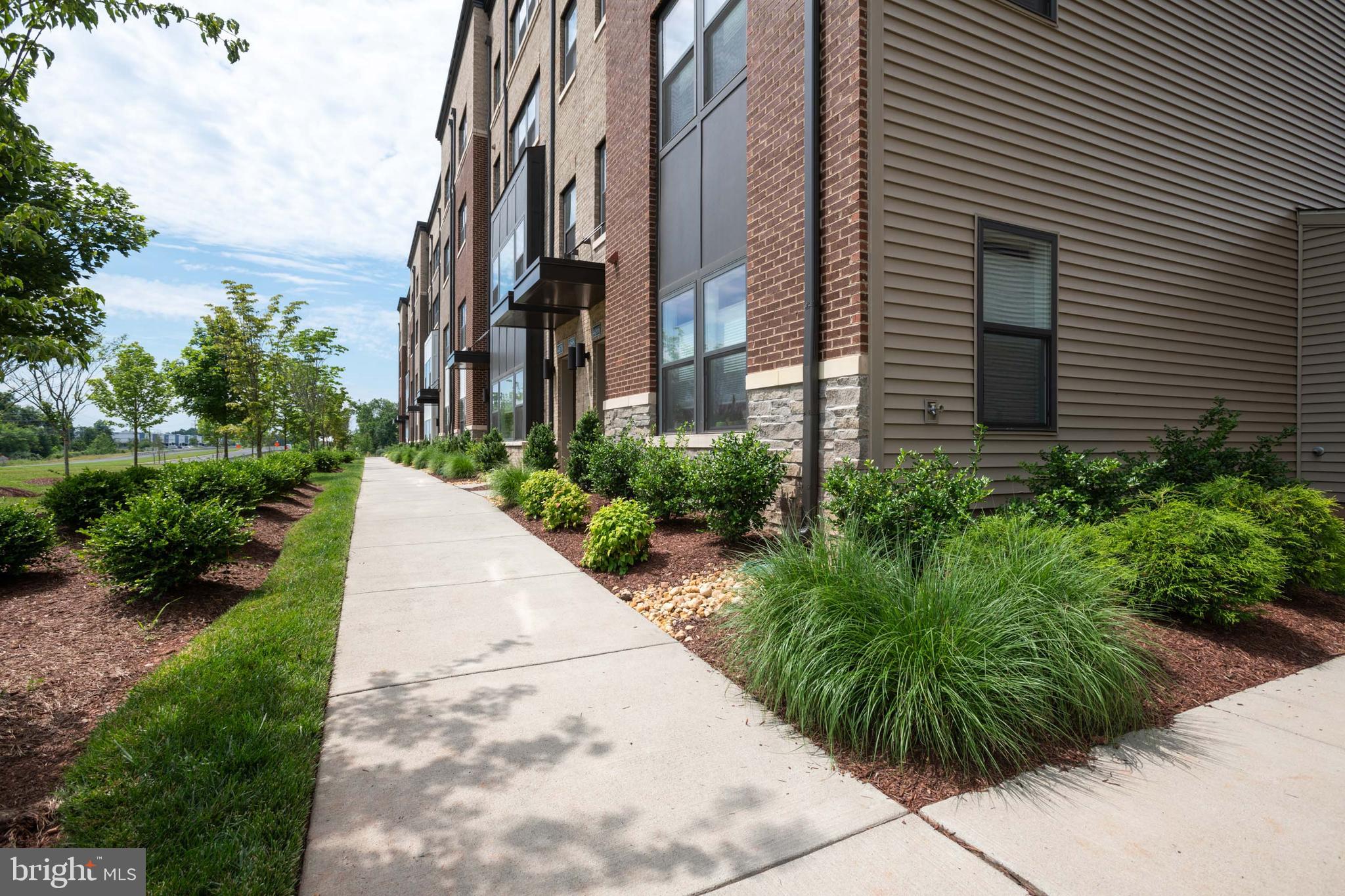 SM ONE LOUDOUN CONDO - Residential