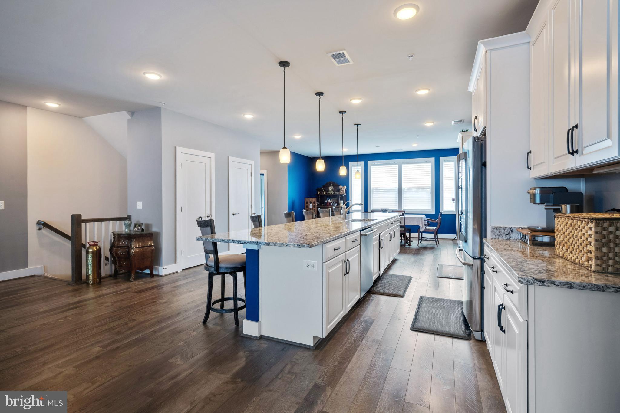 SM ONE LOUDOUN CONDO - Residential