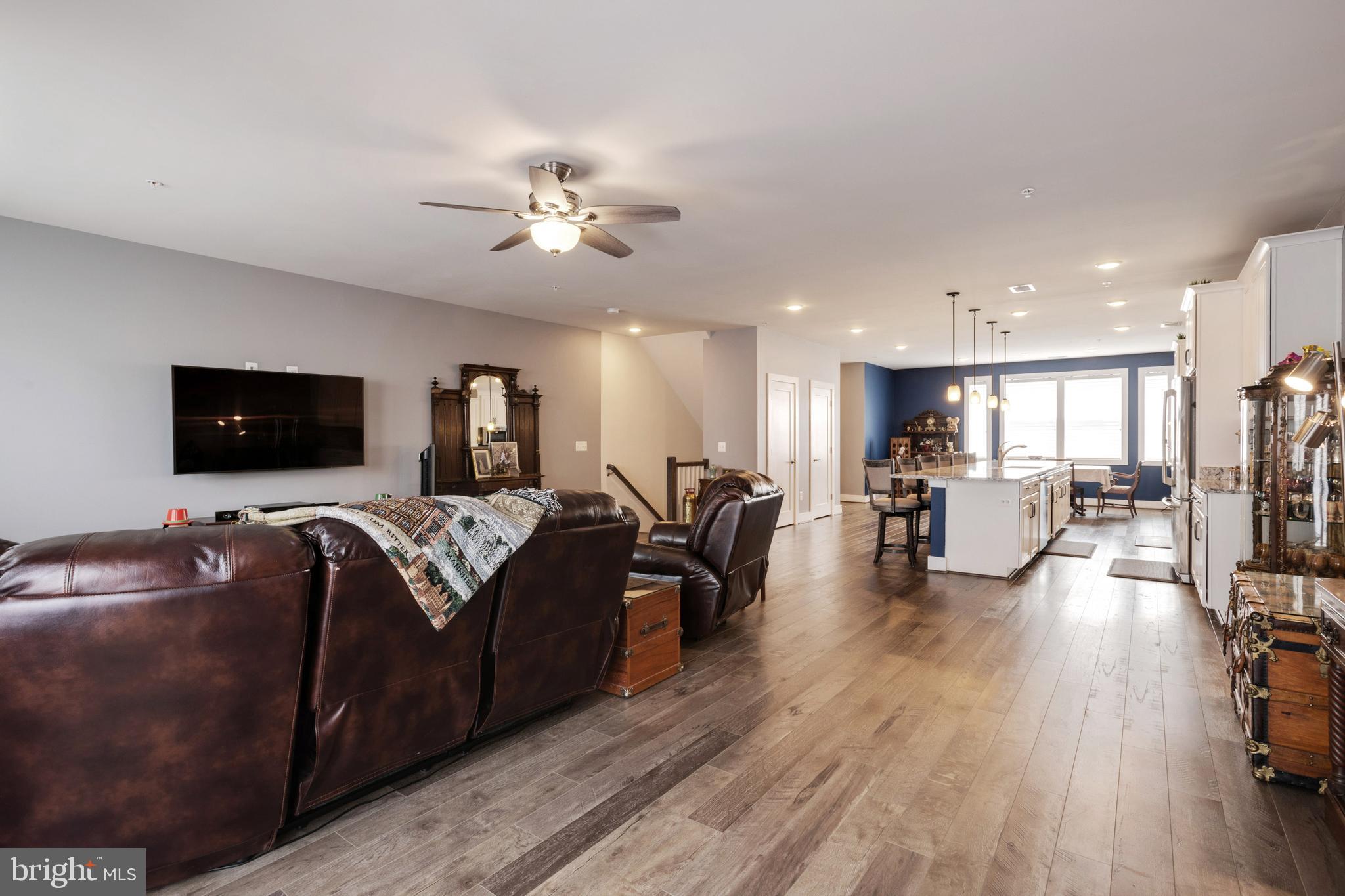 SM ONE LOUDOUN CONDO - Residential