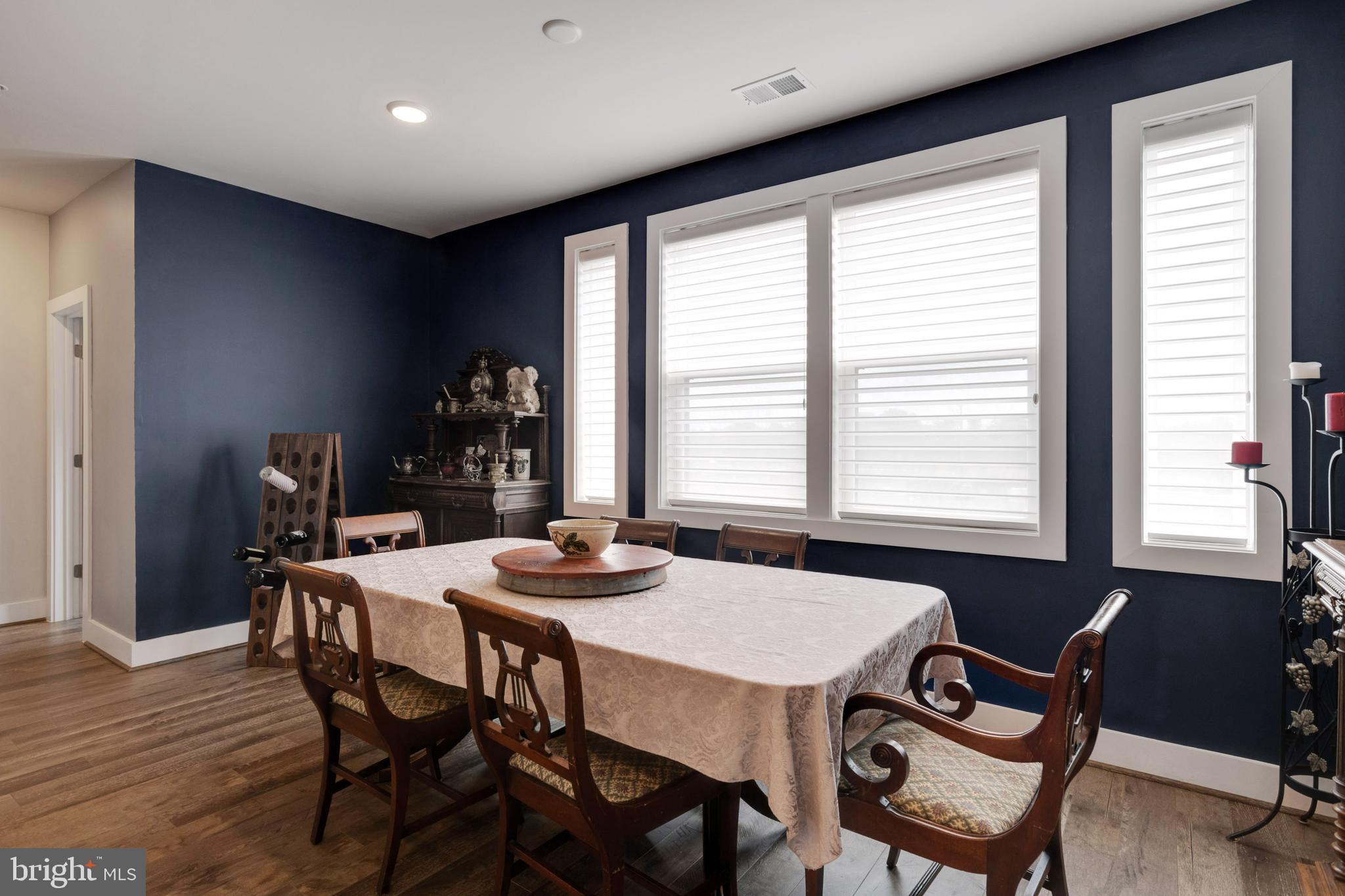 SM ONE LOUDOUN CONDO - Residential