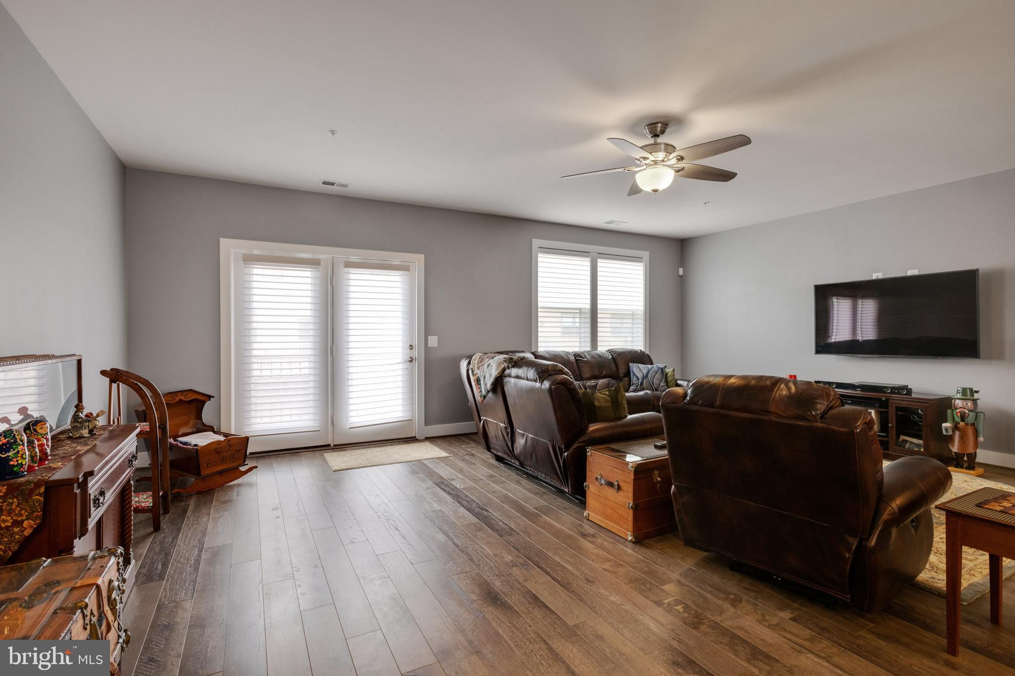 SM ONE LOUDOUN CONDO - Residential