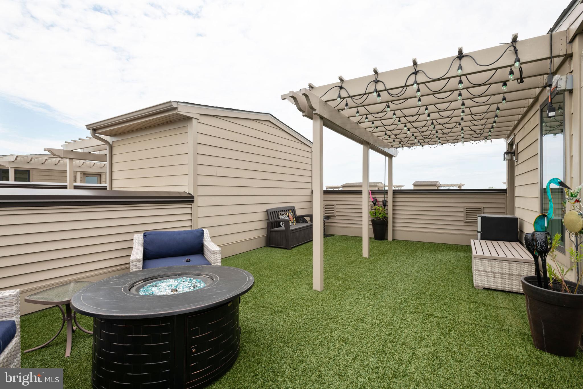 SM ONE LOUDOUN CONDO - Residential