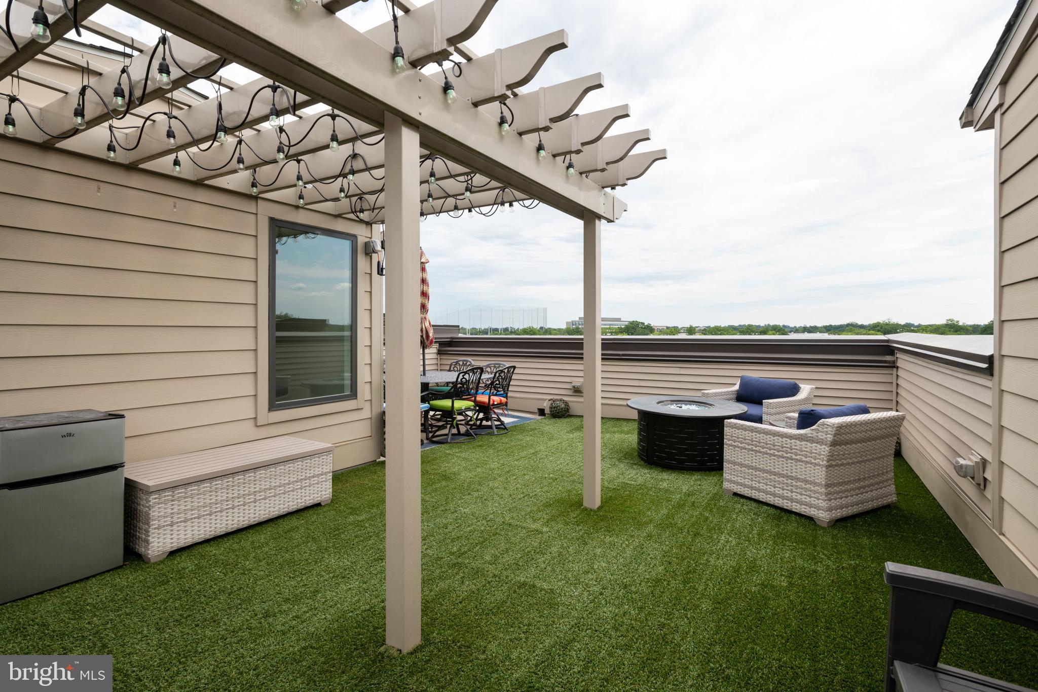 SM ONE LOUDOUN CONDO - Residential