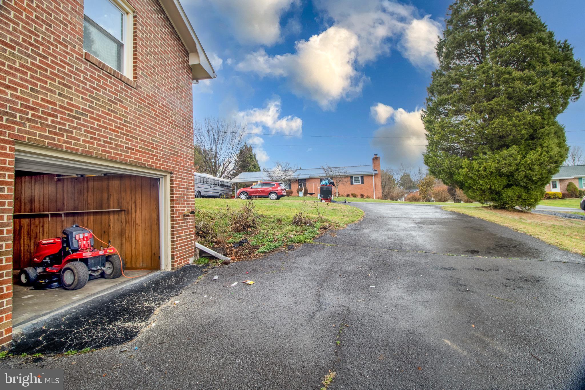 FOREST HILLS - Residential