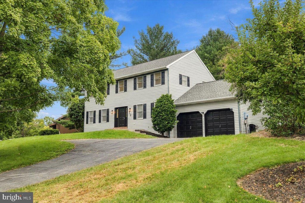 Photo of 39 Brookwood Drive, LITITZ, PA 17543 (MLS # PALA2095950)