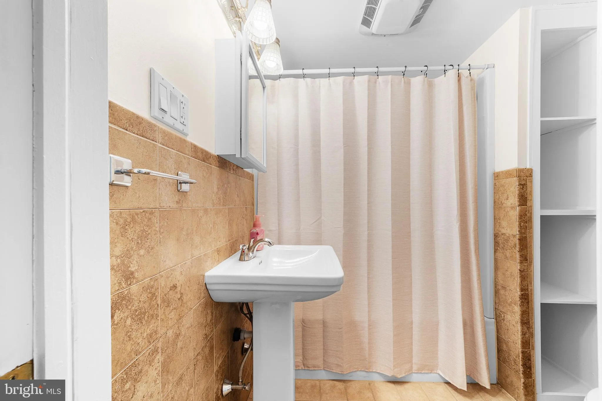 Blackwood, New Jersey 08012, United States, 2 Bedrooms Bedrooms, ,1 BathroomBathrooms,Residential,Active,79895