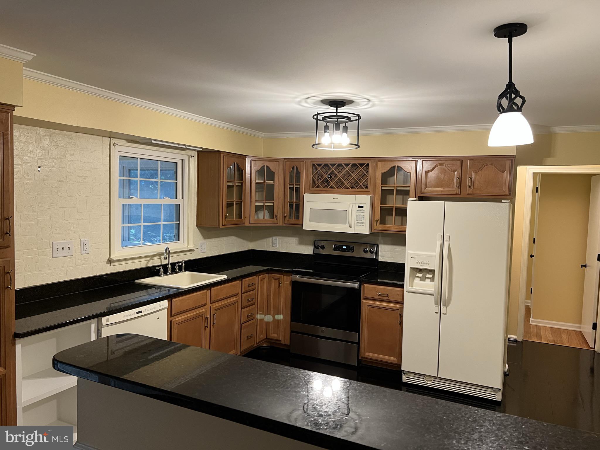 COLLEGE HEIGHTS - Residential Lease