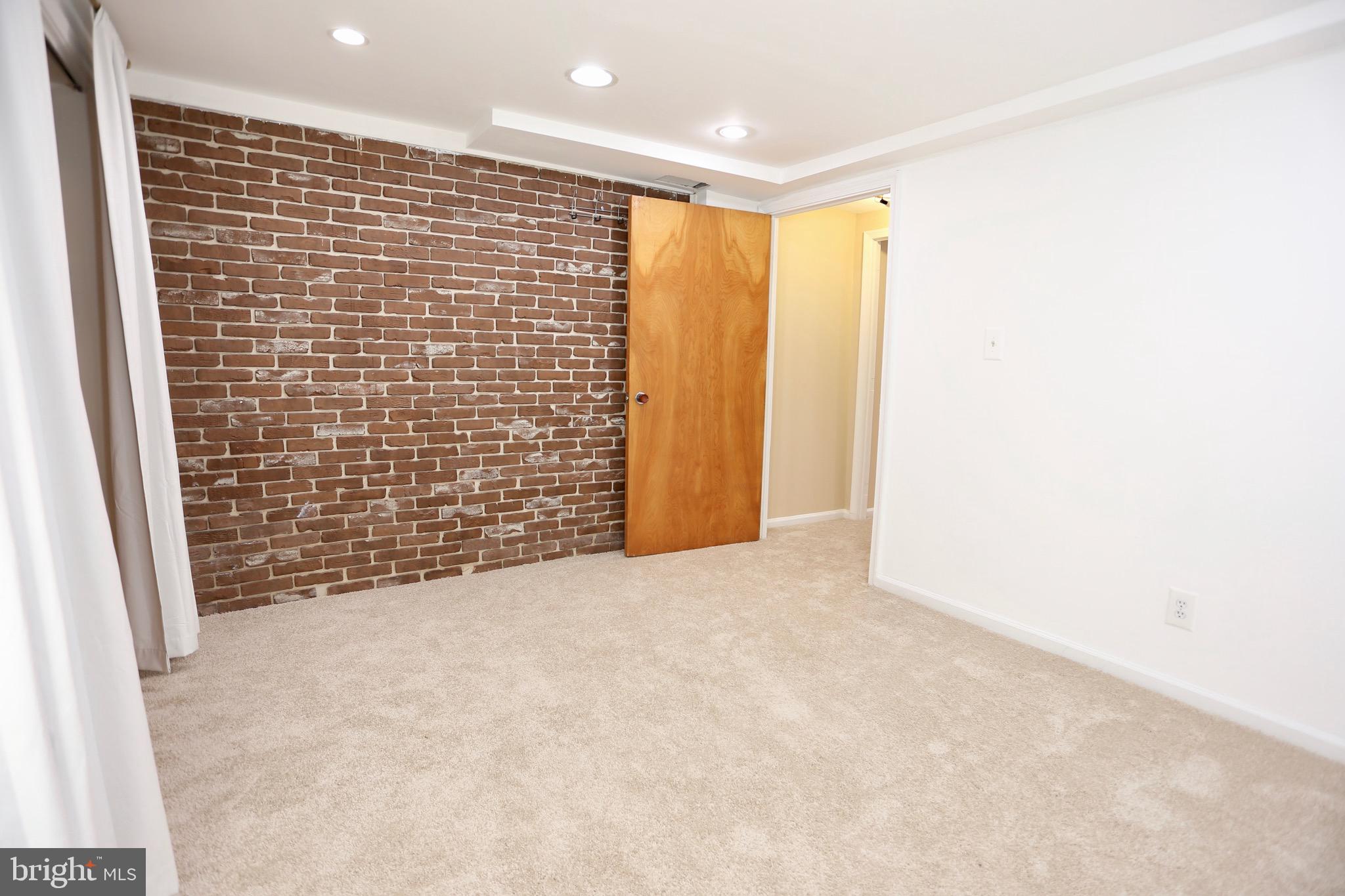 MONTCLAIR/COUNTRY CLUB - Residential