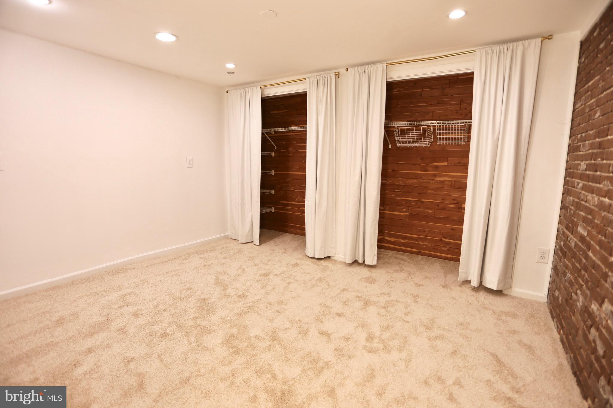 MONTCLAIR/COUNTRY CLUB - Residential