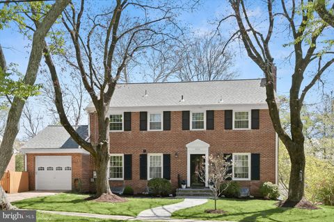 Homes For Sale - 6216 Hollins Drive<br/> BETHESDA, MD 20817