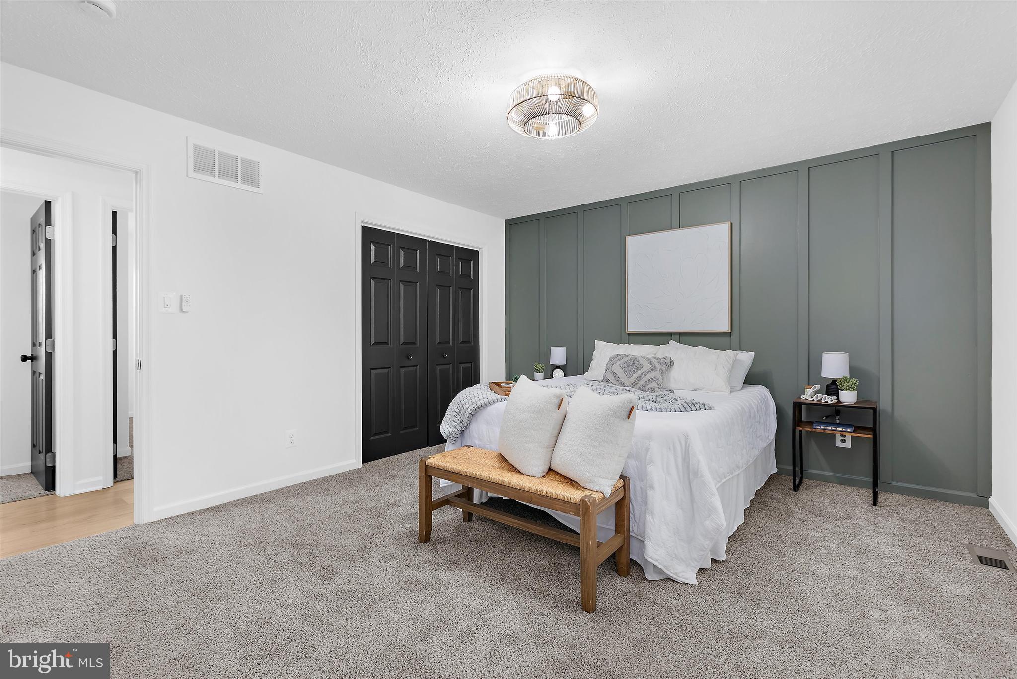 ROYAL EXCHANGE - Residential