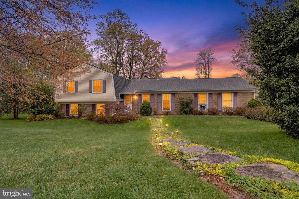 Photo of 9307 Shari Drive, FAIRFAX, VA 22032 (MLS # VAFX2286698)