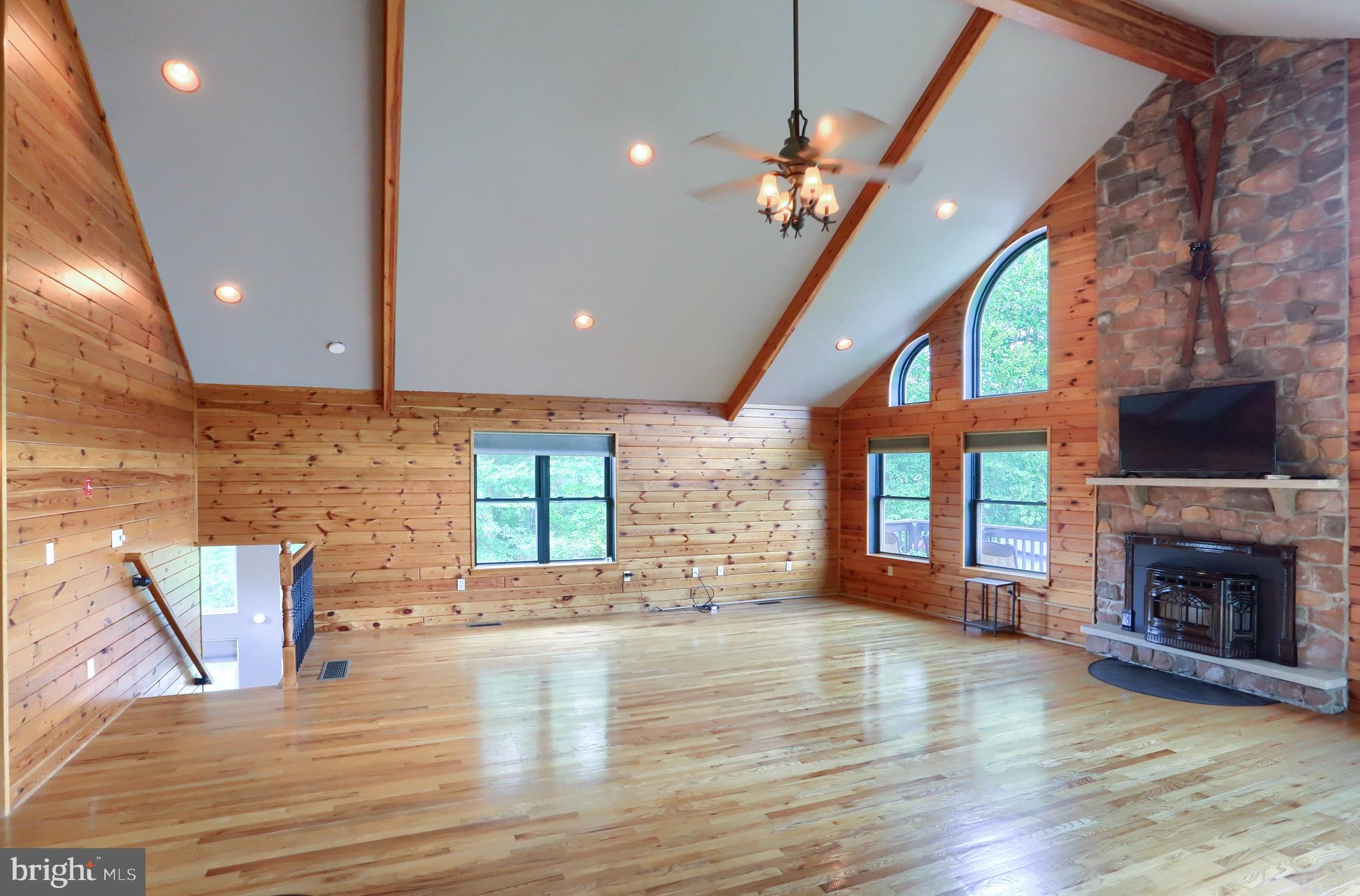 EAGLE ROCK - Residential