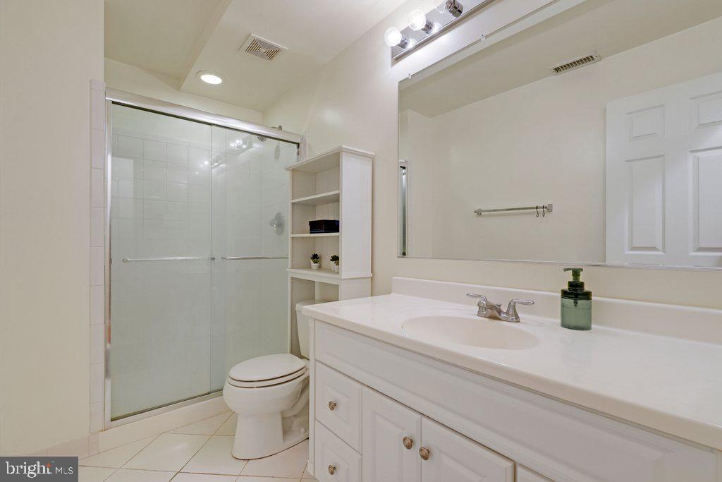 POOLESVILLE - Residential