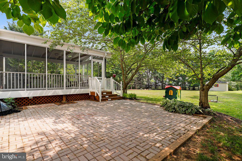 POOLESVILLE - Residential