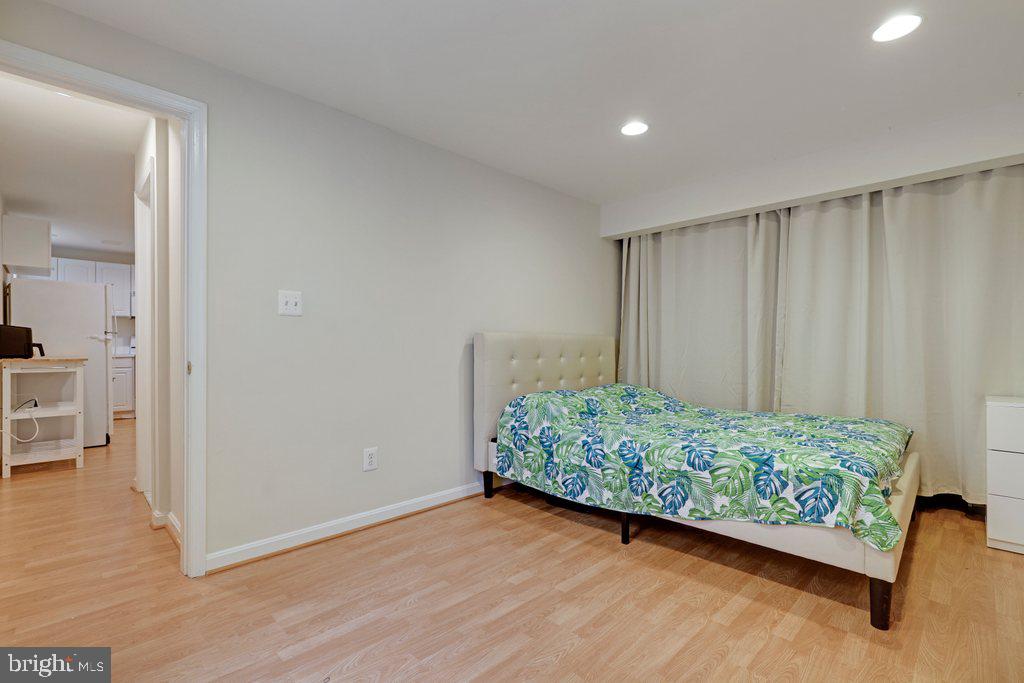 POOLESVILLE - Residential