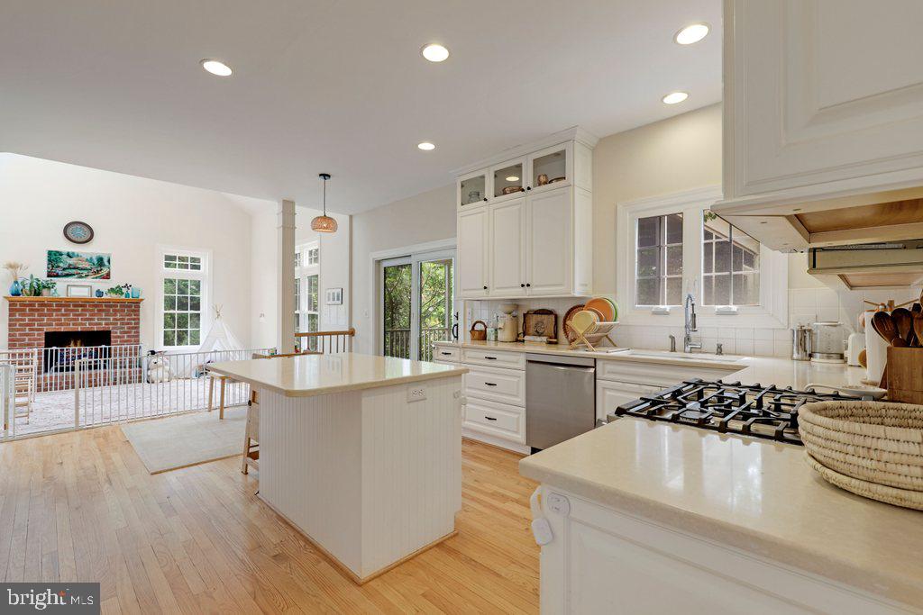 POOLESVILLE - Residential