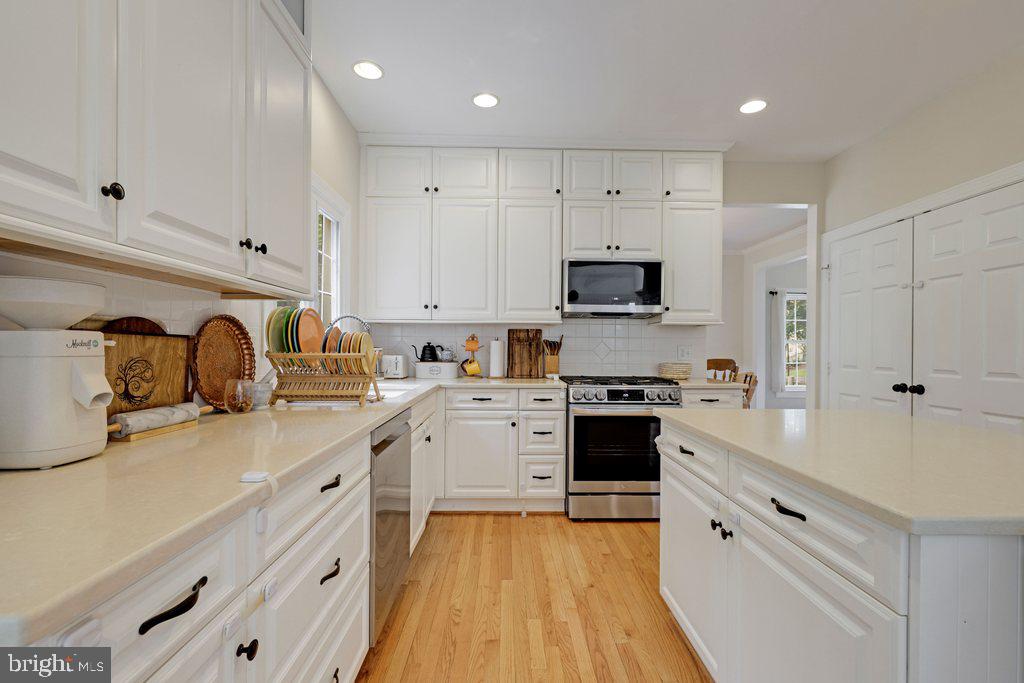 POOLESVILLE - Residential