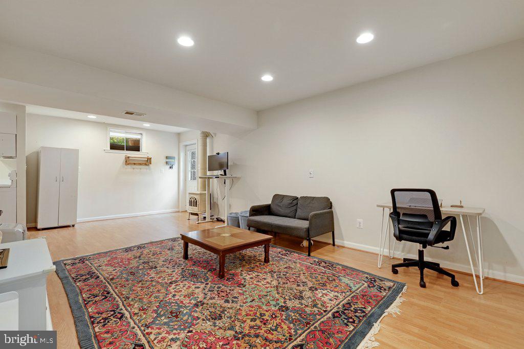 POOLESVILLE - Residential