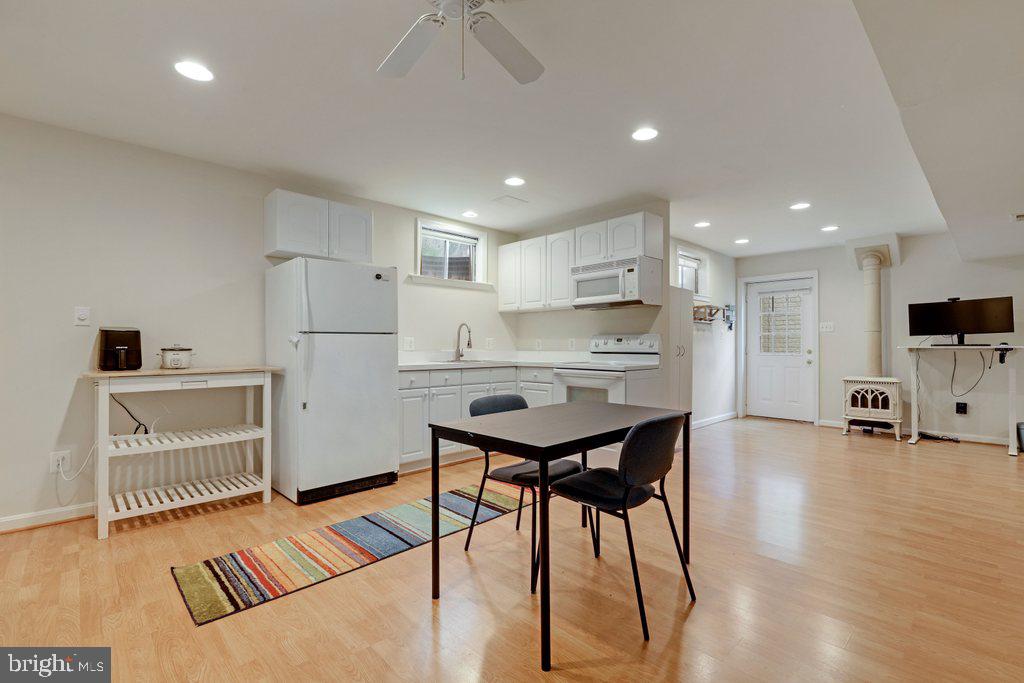 POOLESVILLE - Residential