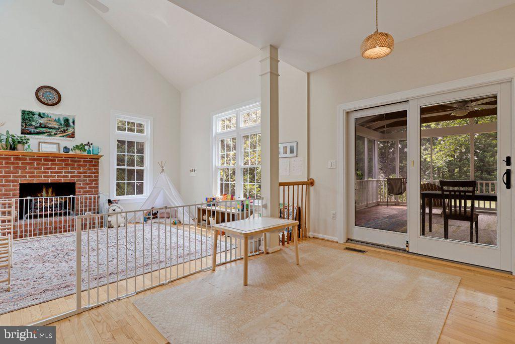 POOLESVILLE - Residential