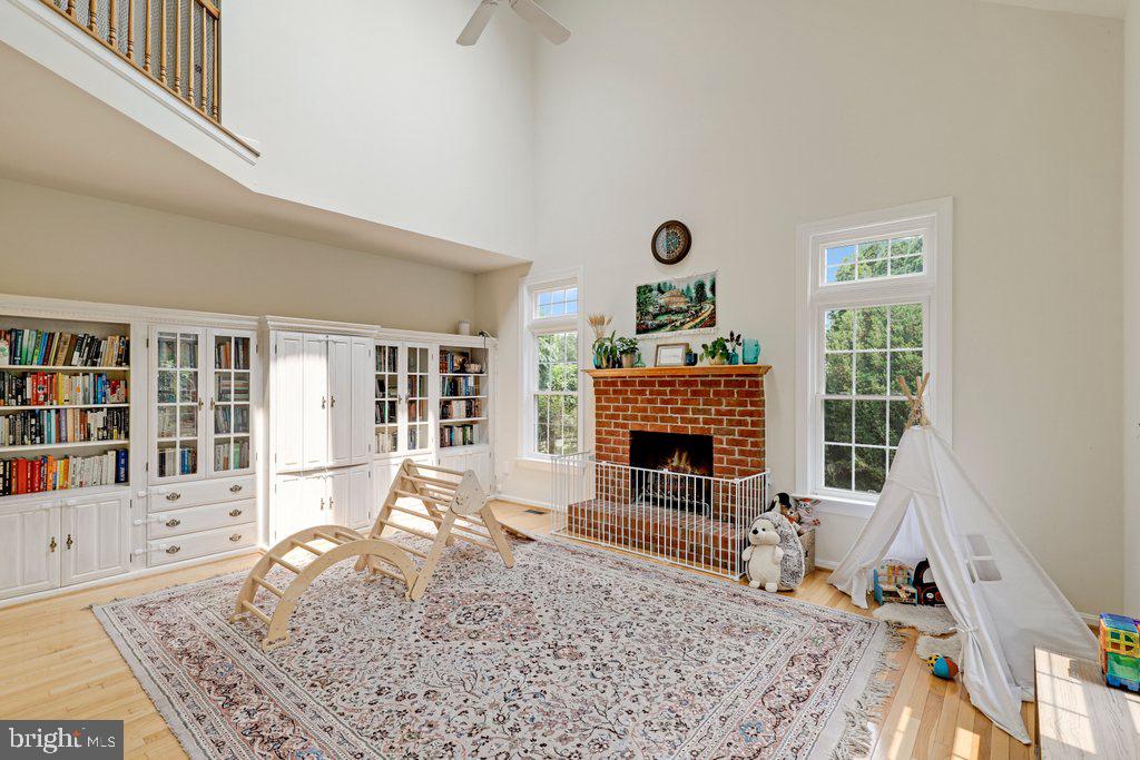 POOLESVILLE - Residential