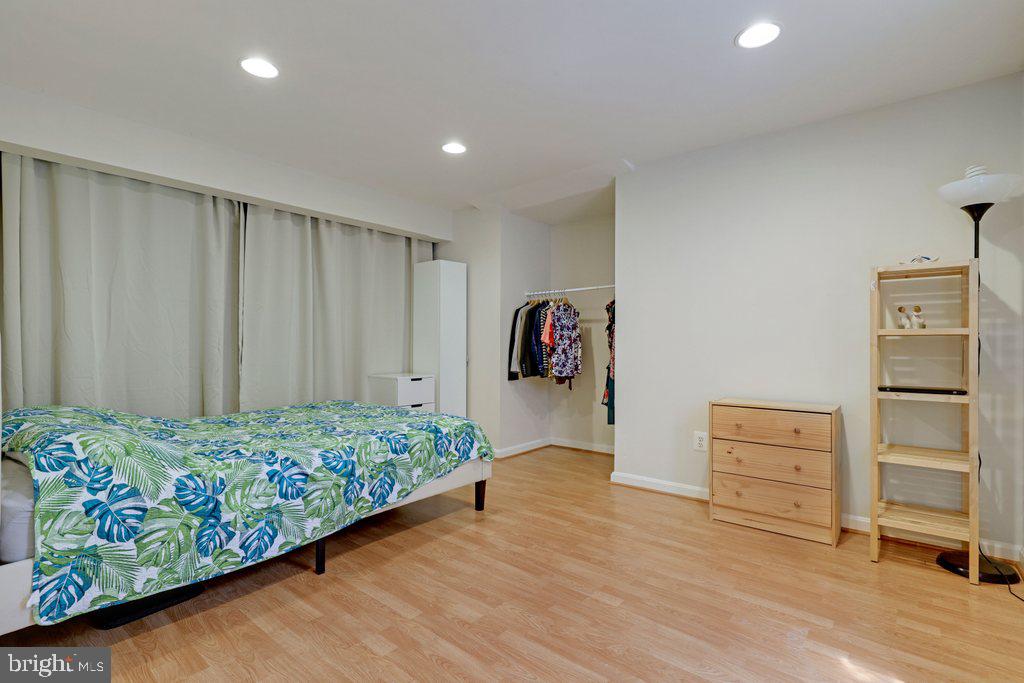 POOLESVILLE - Residential