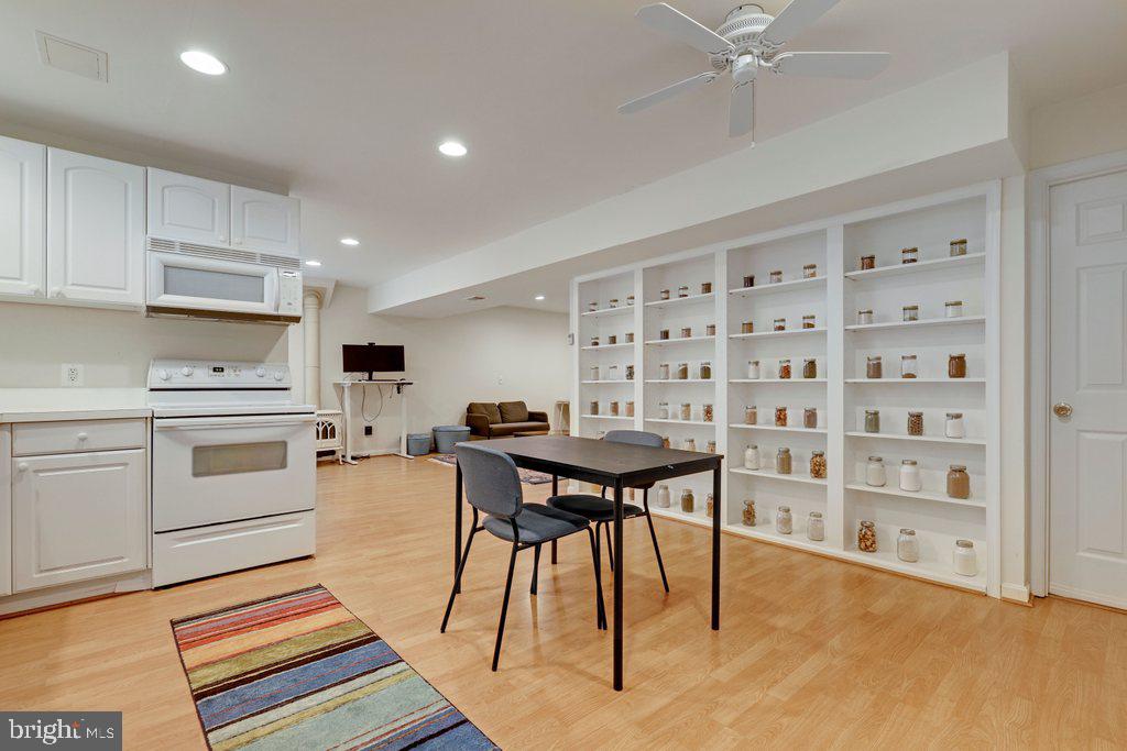 POOLESVILLE - Residential