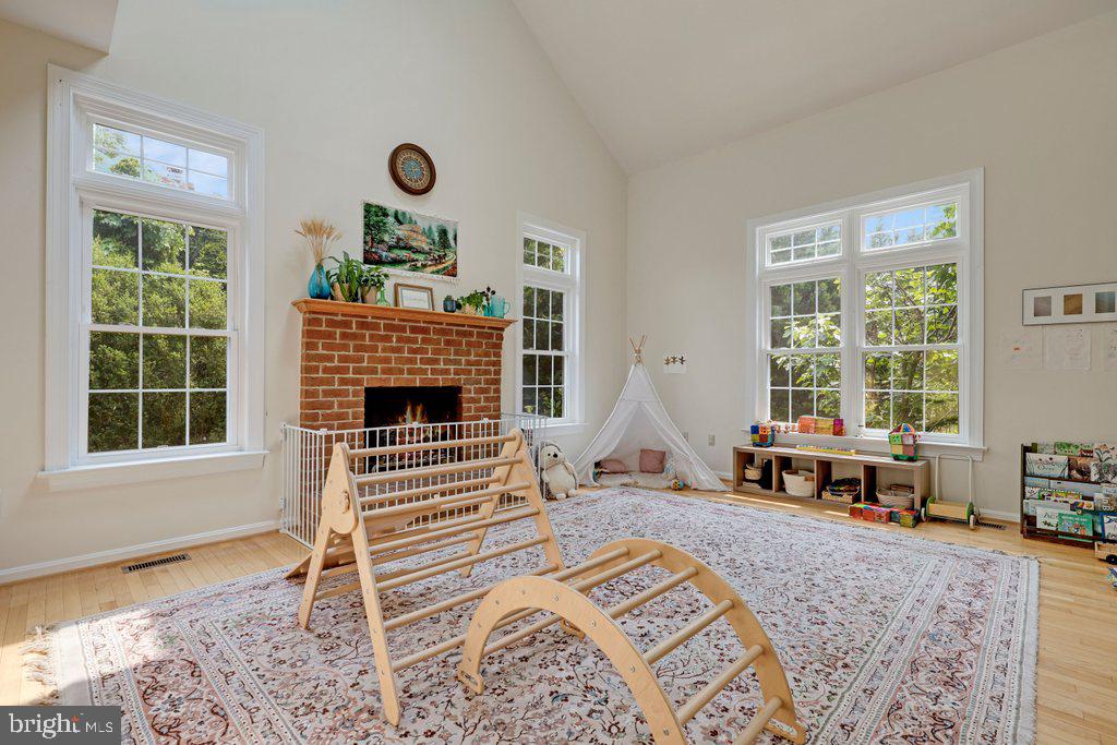 POOLESVILLE - Residential