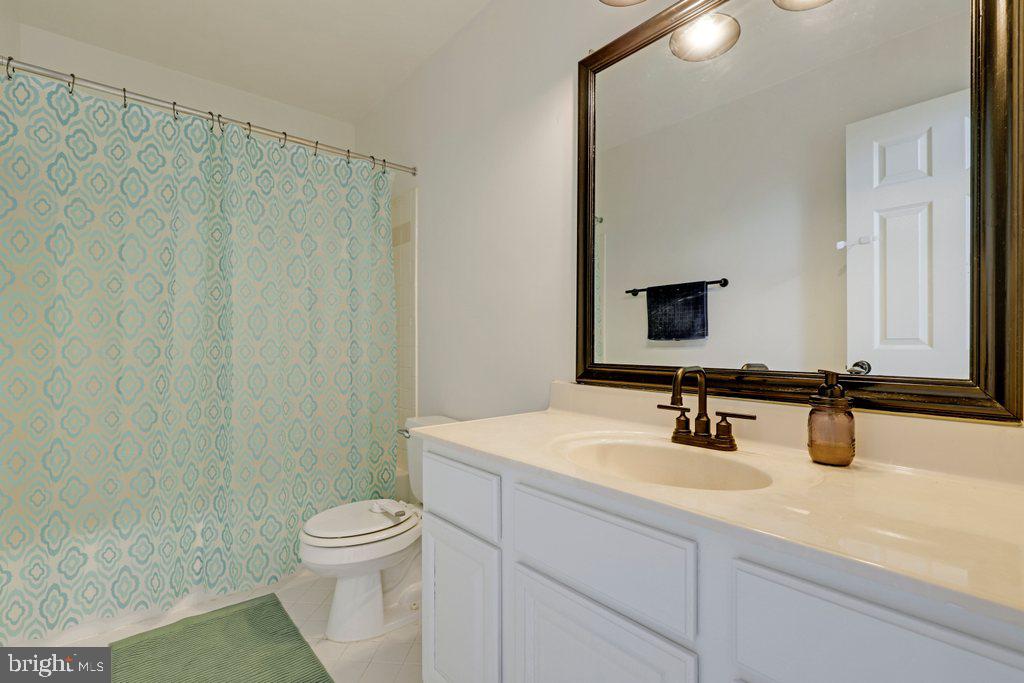 POOLESVILLE - Residential