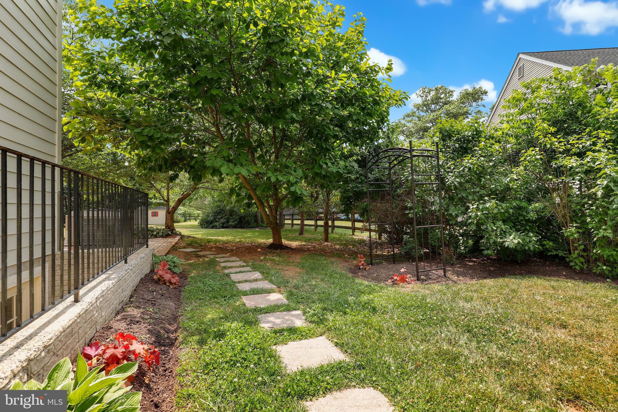 POOLESVILLE - Residential