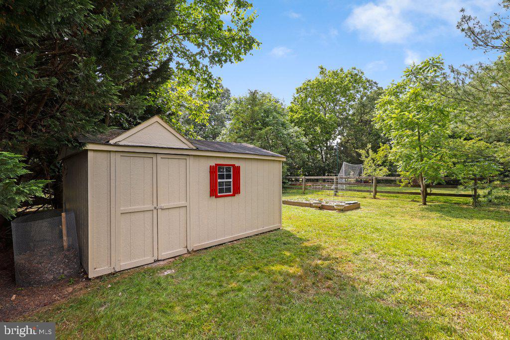 POOLESVILLE - Residential