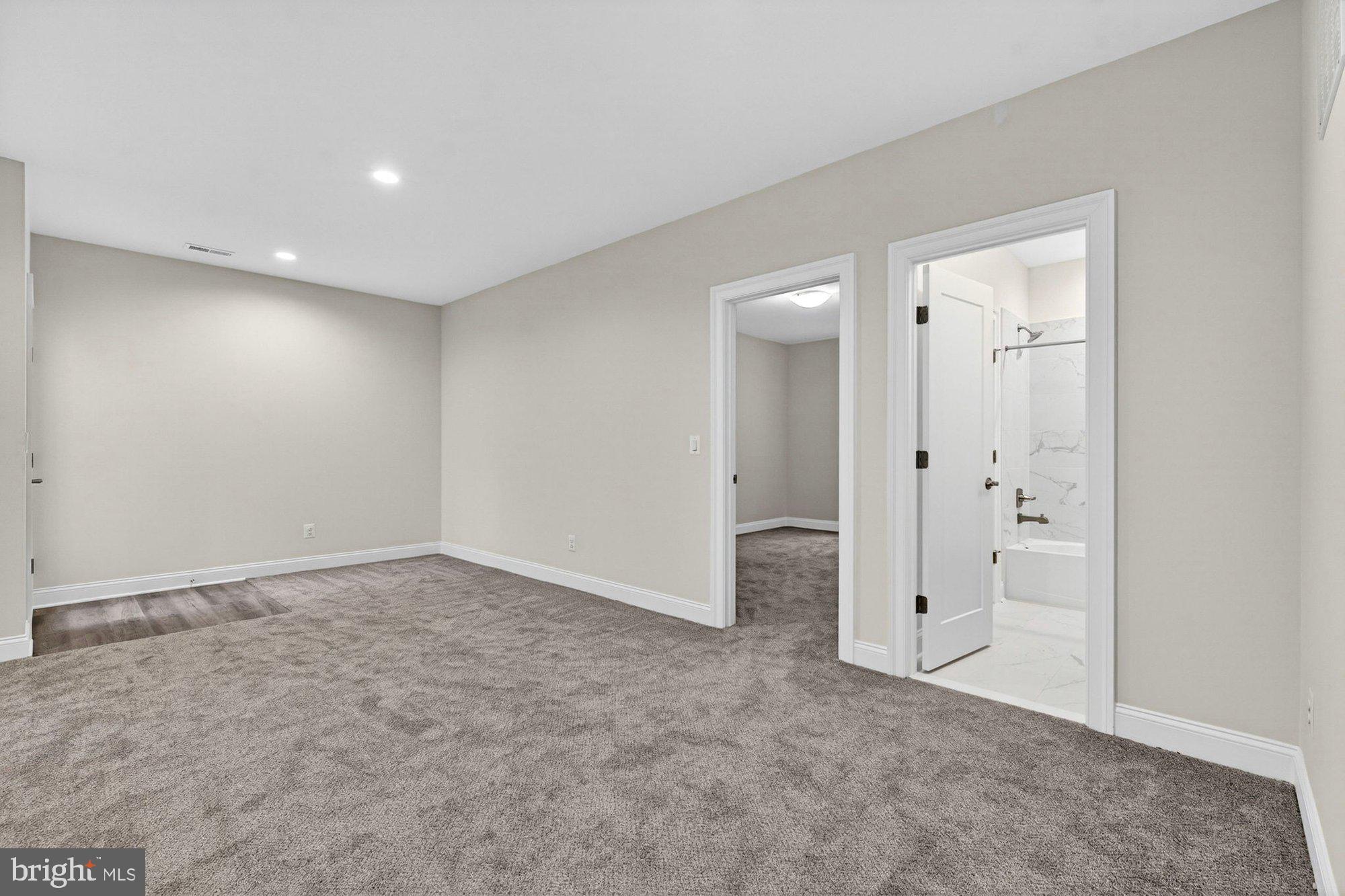 VIENNA WOODS - Residential