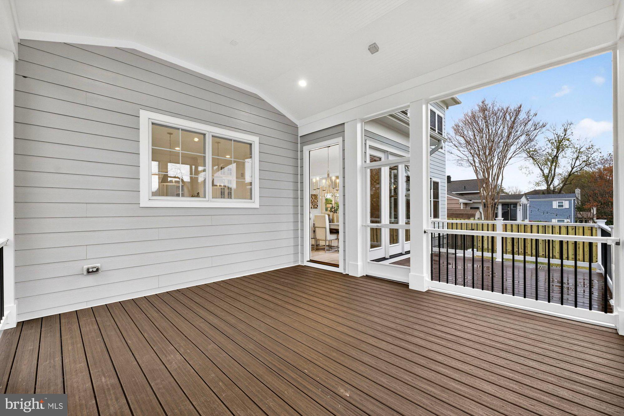 VIENNA WOODS - Residential