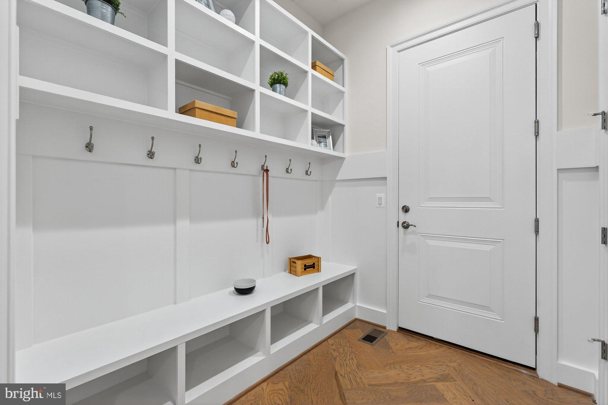 VIENNA WOODS - Residential