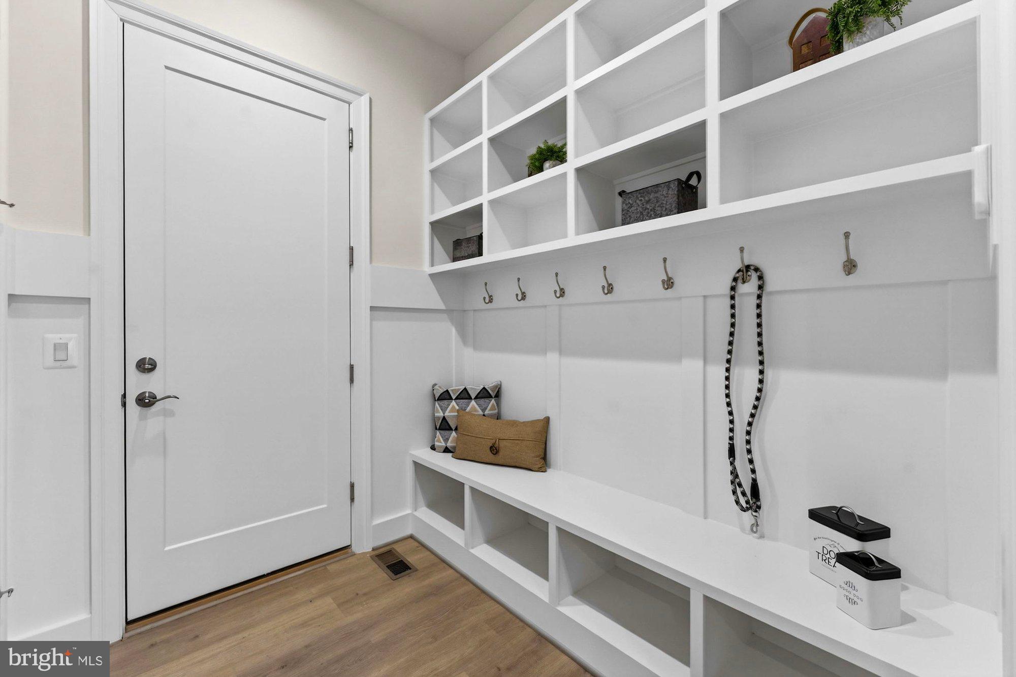 VIENNA WOODS - Residential