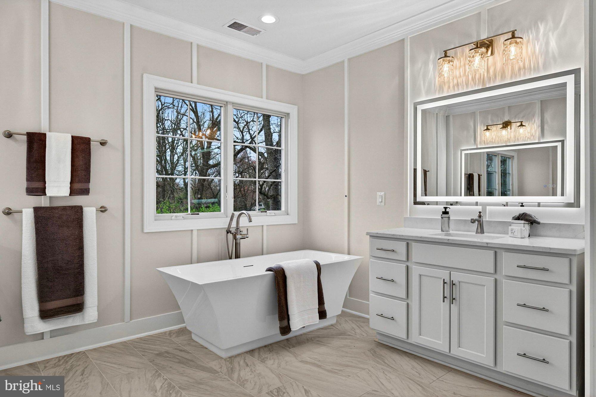 VIENNA WOODS - Residential