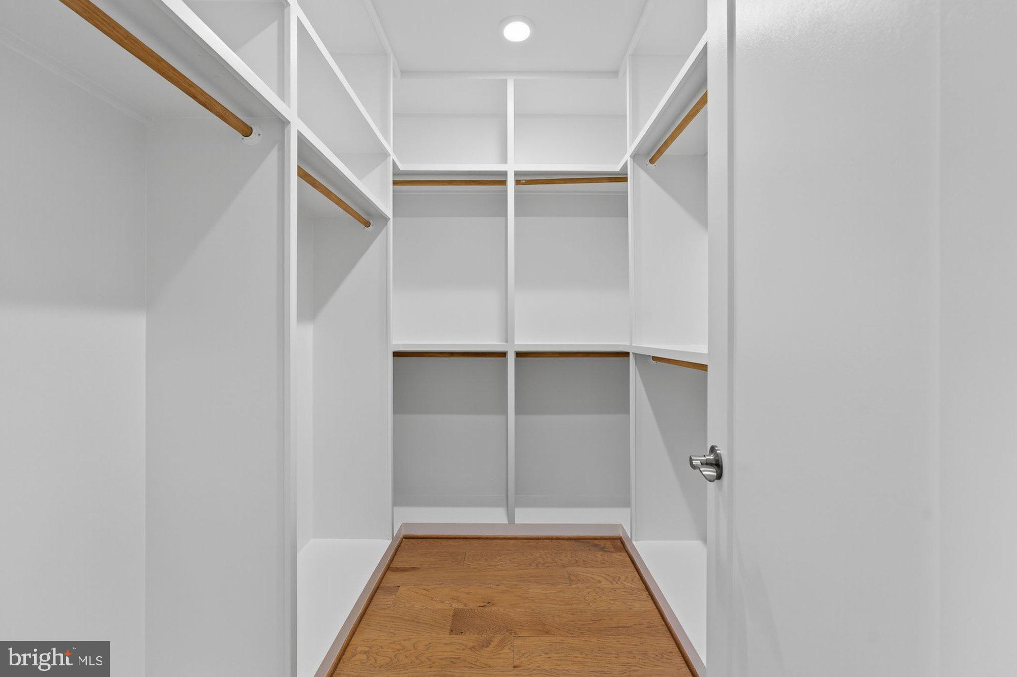 VIENNA WOODS - Residential