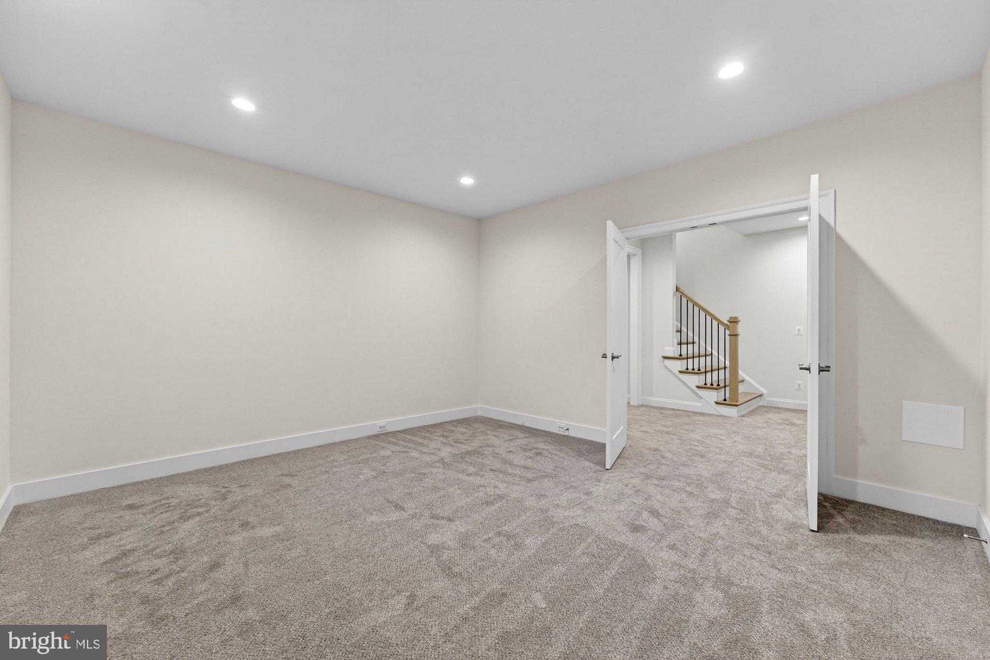 VIENNA WOODS - Residential