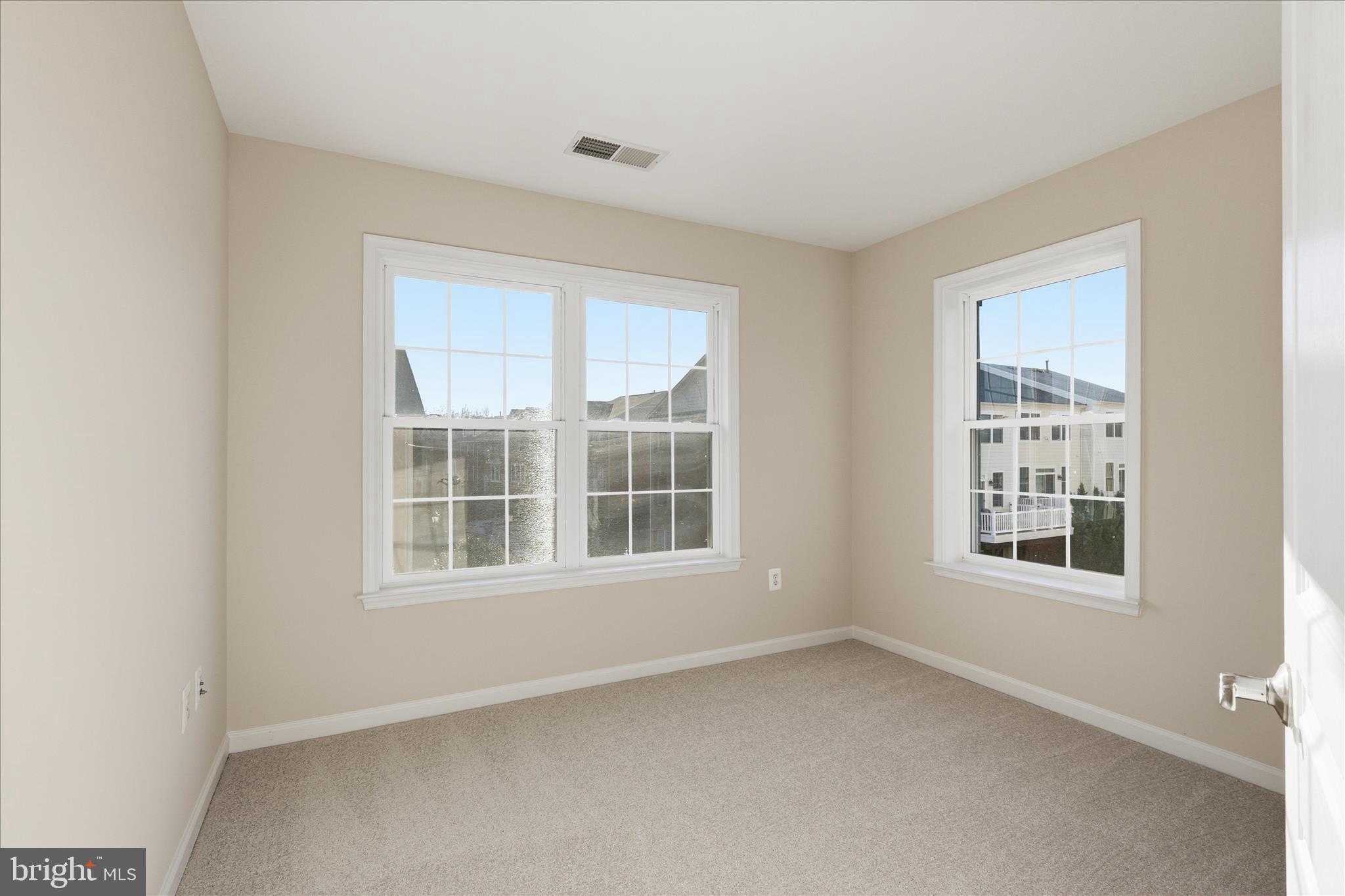 SPRING PARK STATION - Residential