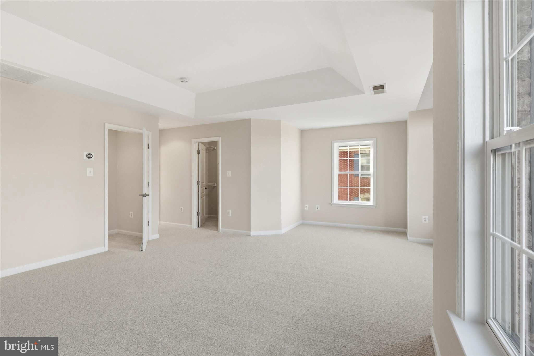 SPRING PARK STATION - Residential