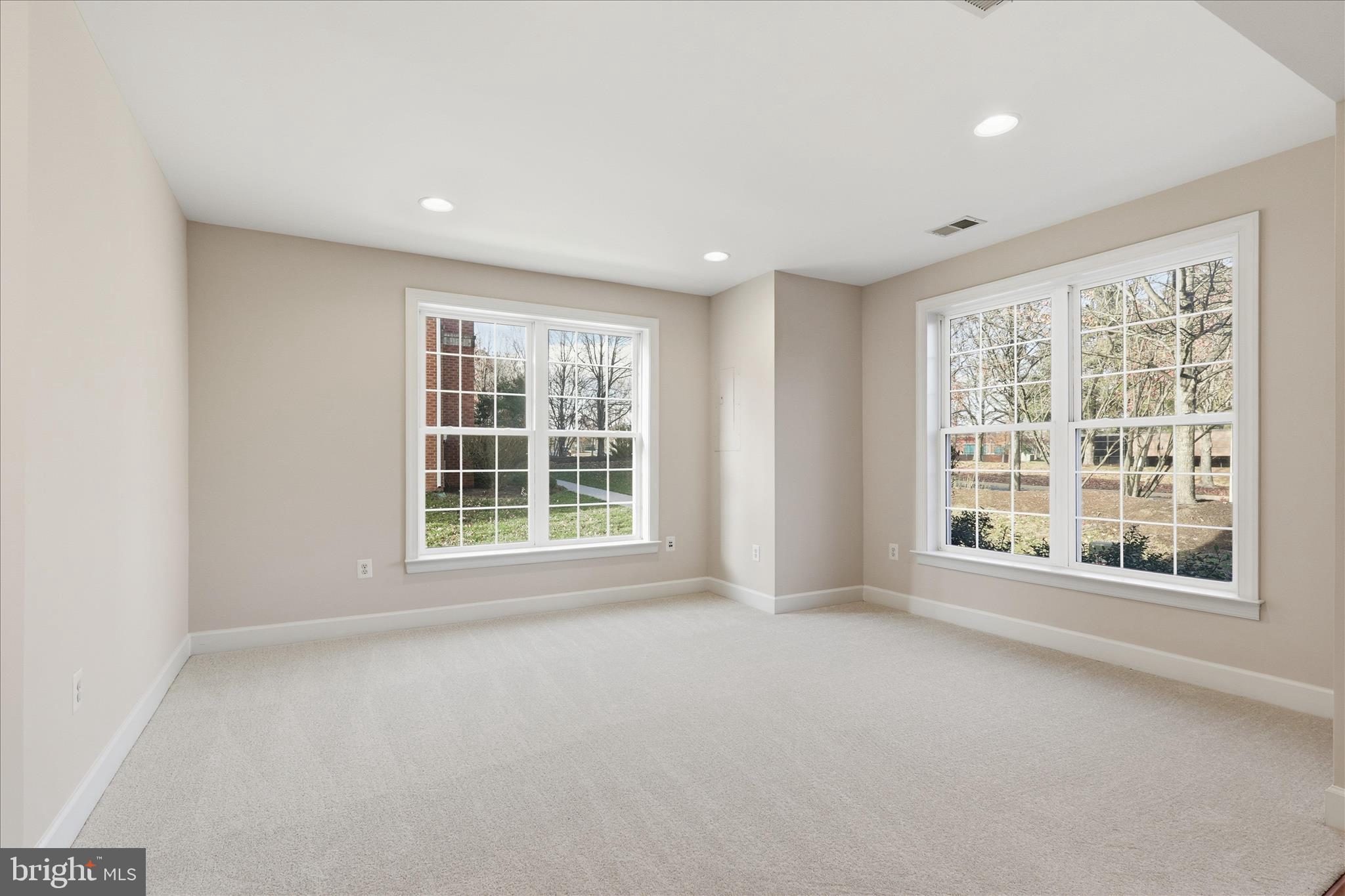 SPRING PARK STATION - Residential