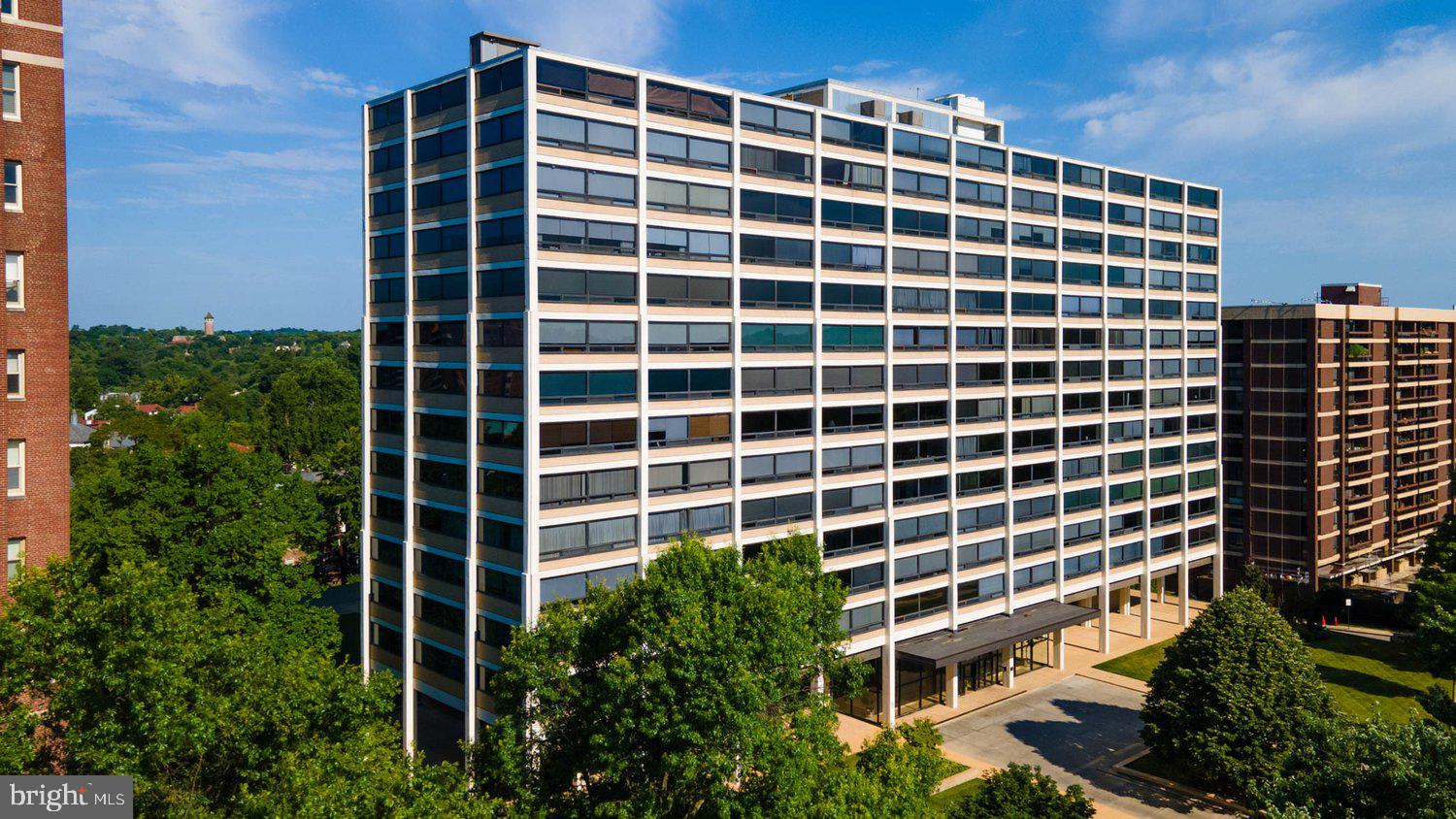"On a clear day you can see forever" John Cullum. Highfield House.....a significant, contemporary high-rise.....listed on the National Register of Historic Landmark Buildings. Charming one bedroom unit with updated kitchen and beautiful easterly views through the wall-to-wall windows. Heat, air conditioning, cooking gas, hot water and extra storage are included in the monthly fee. Full service building with a 24-hour front-desk. Convenient to Johns Hopkins University, Union Memorial Hospital, Penn Station, shops and restaurants. Pet free building.