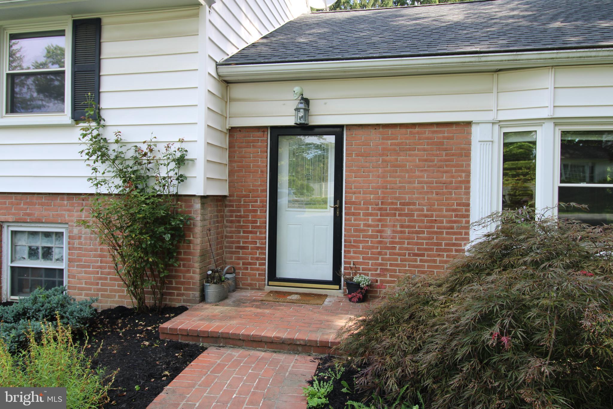1133 COLONIAL ROAD