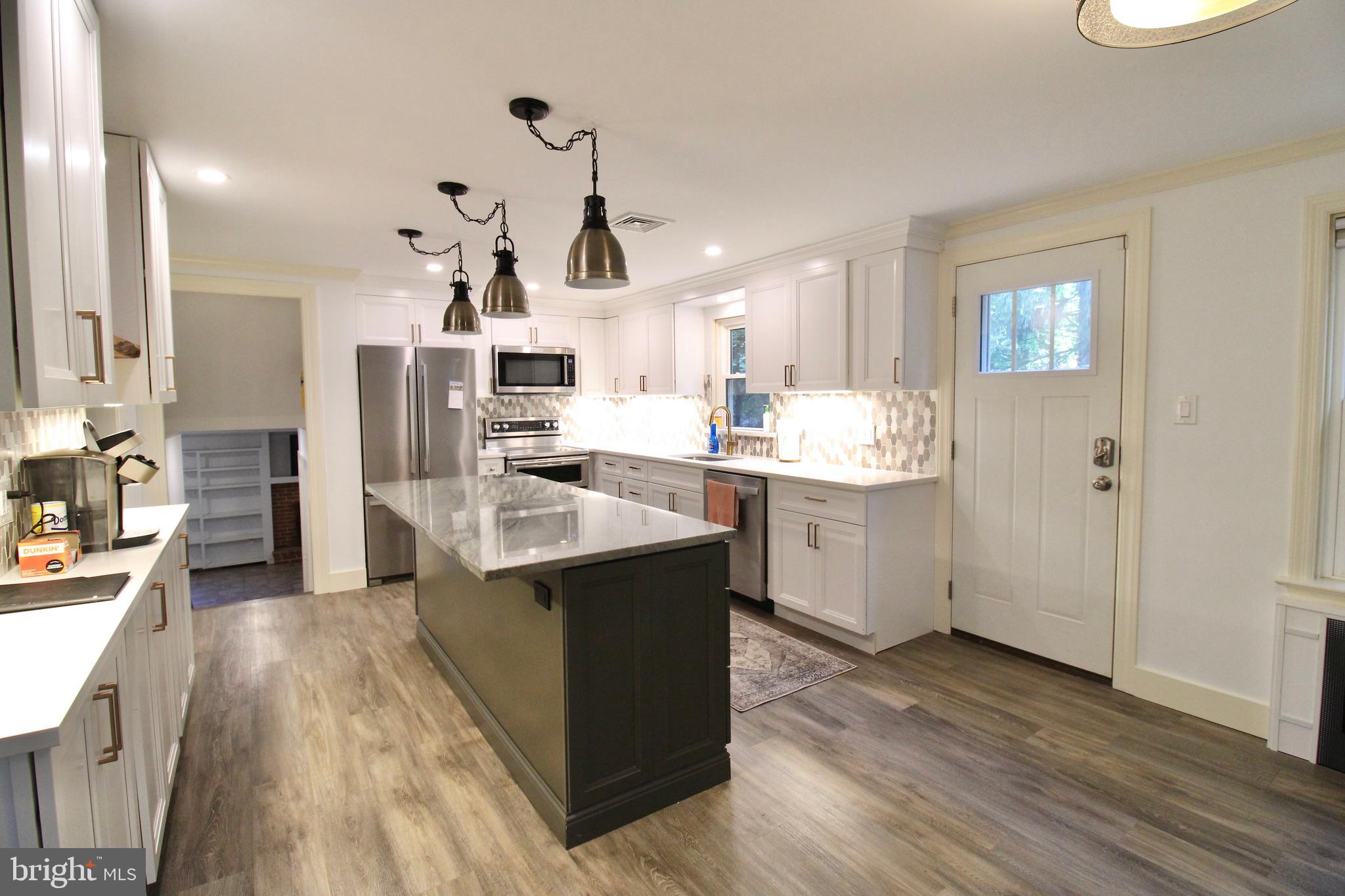 1133 COLONIAL ROAD