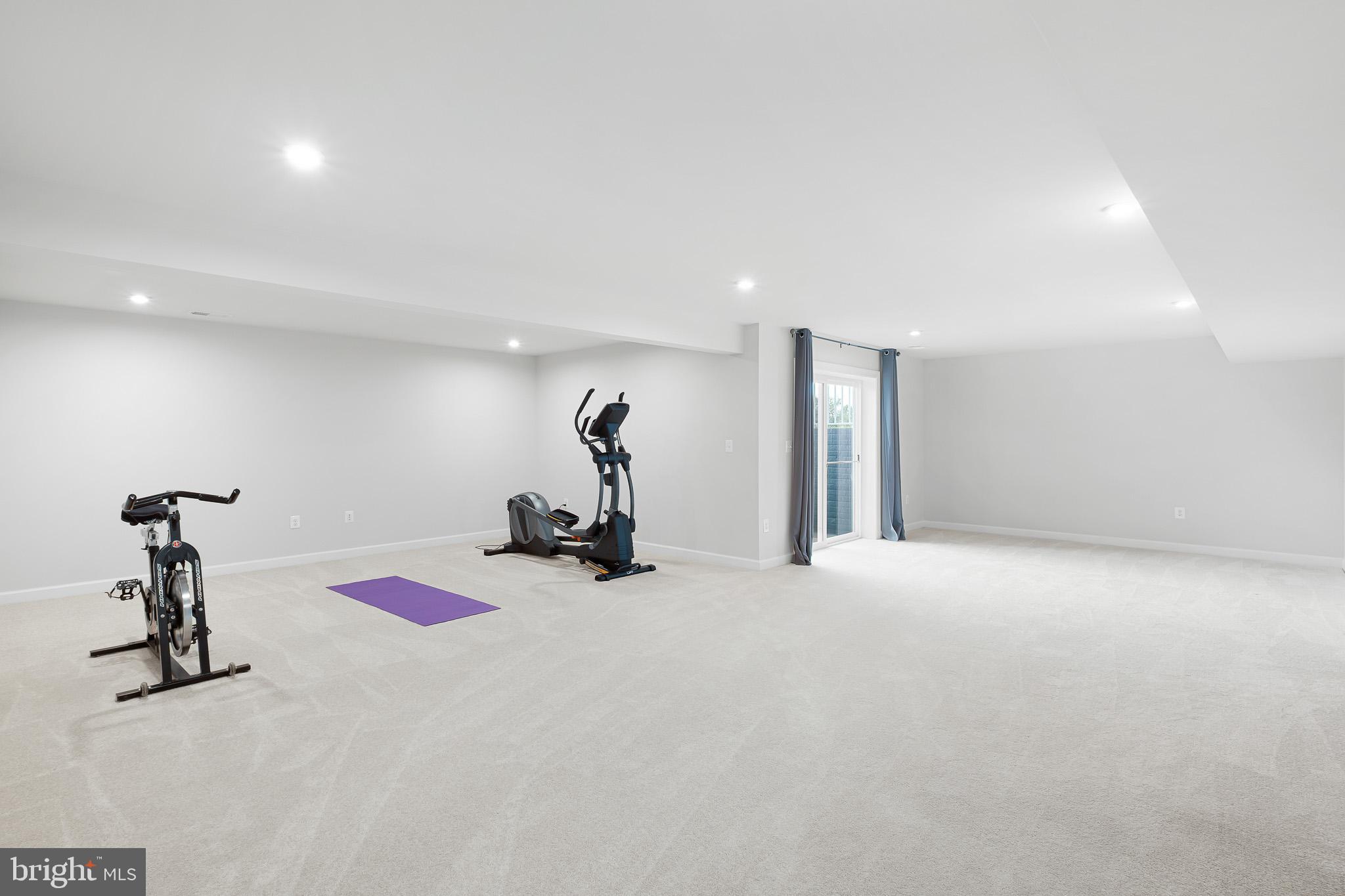 SUMMIT POINTE - Residential