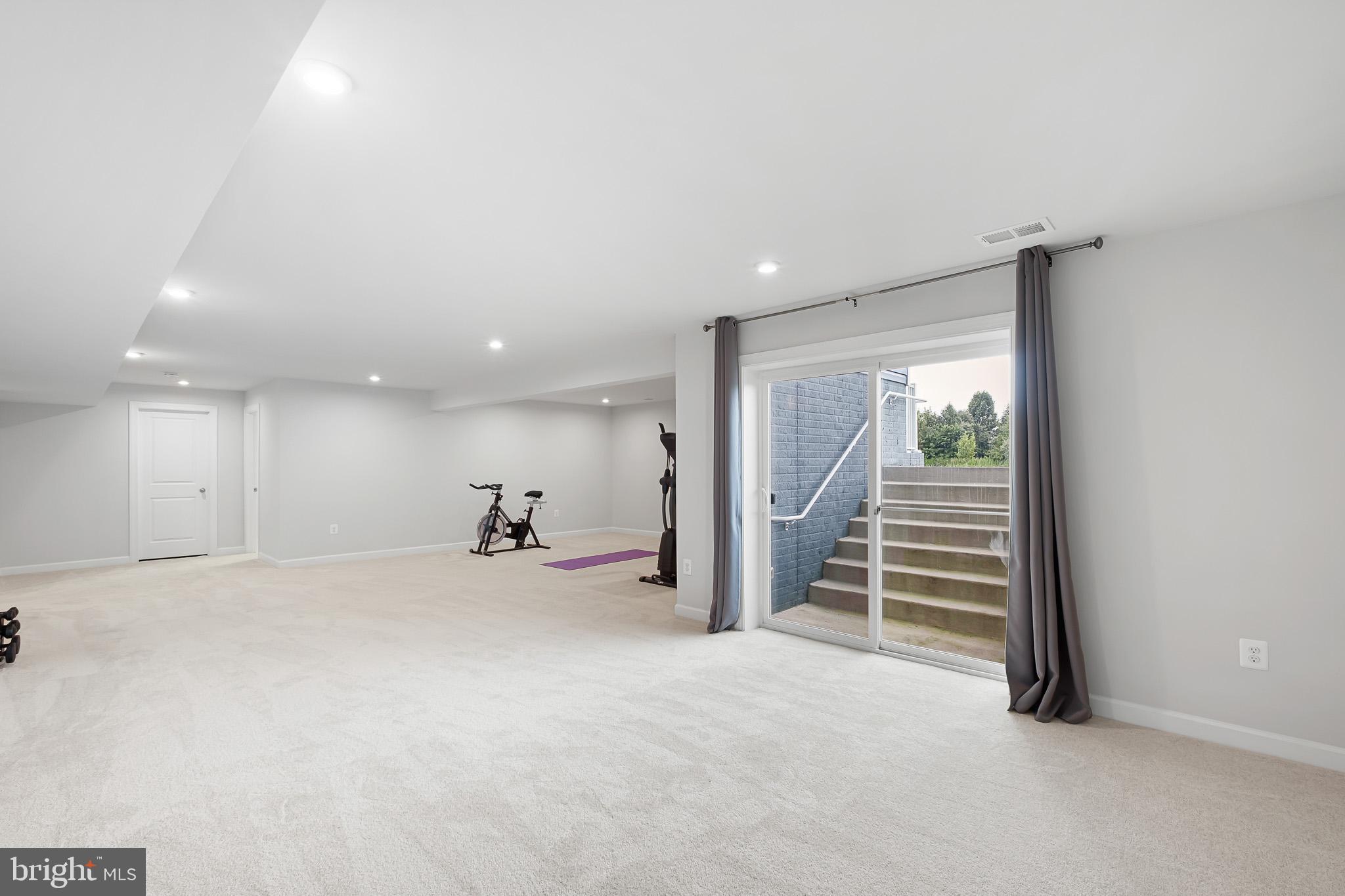 SUMMIT POINTE - Residential