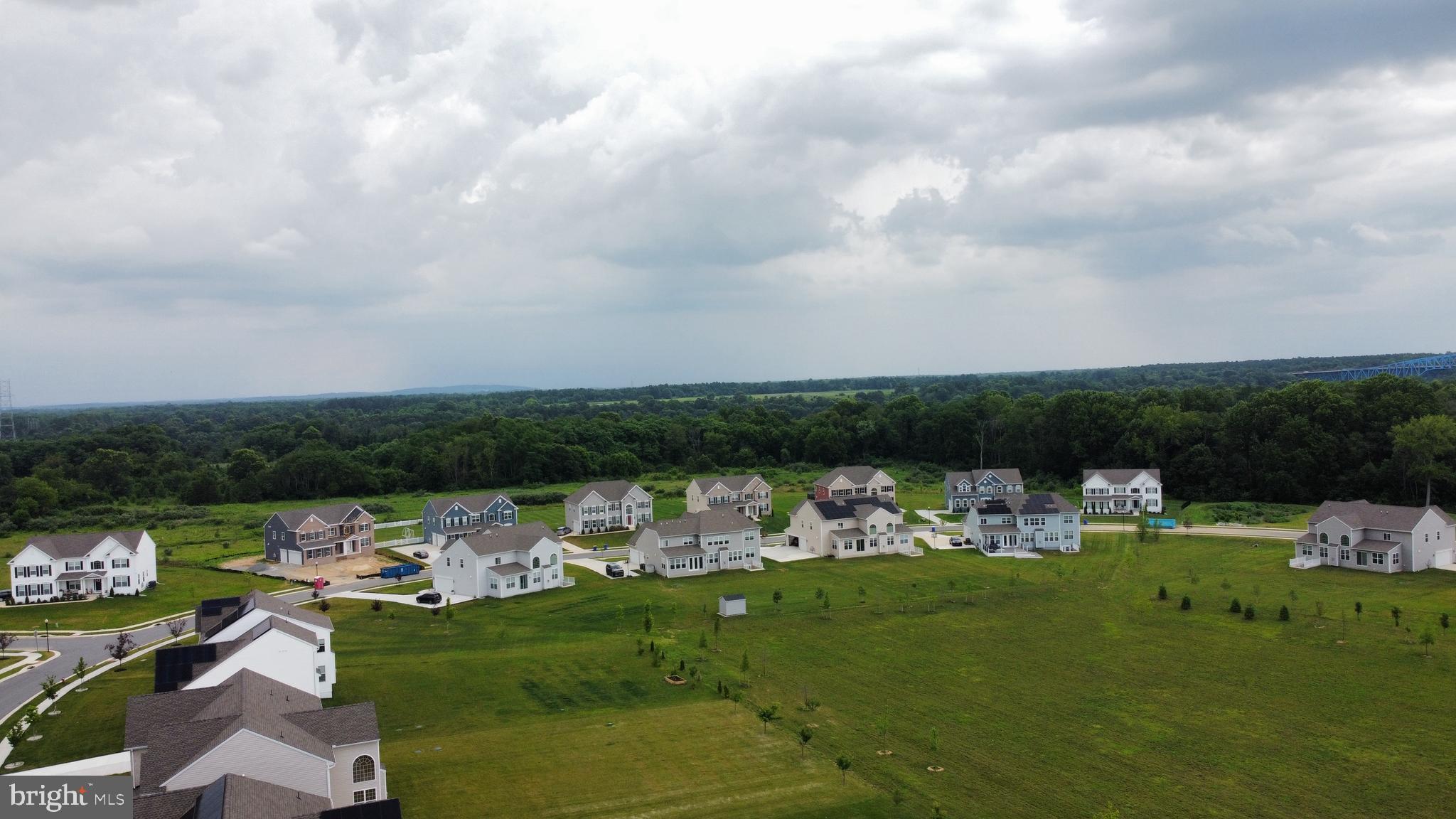 SUMMIT POINTE - Residential